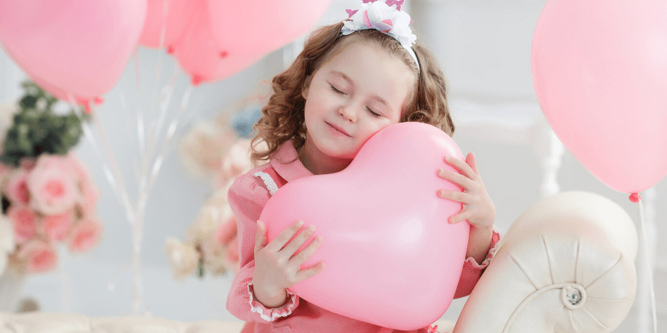 files/Child_holding_a_pink_heart-shaped_balloon.jpg
