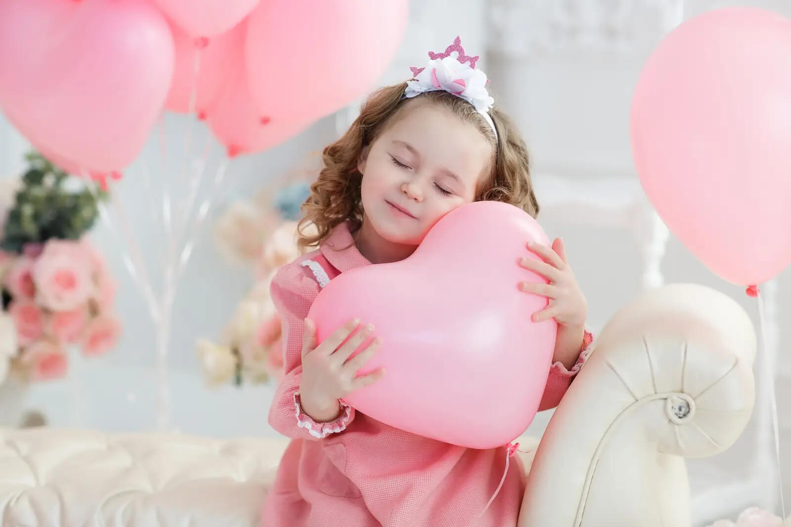 files/Child_in_a_pink_dress_holding_a_heart-shaped_balloon.jpg