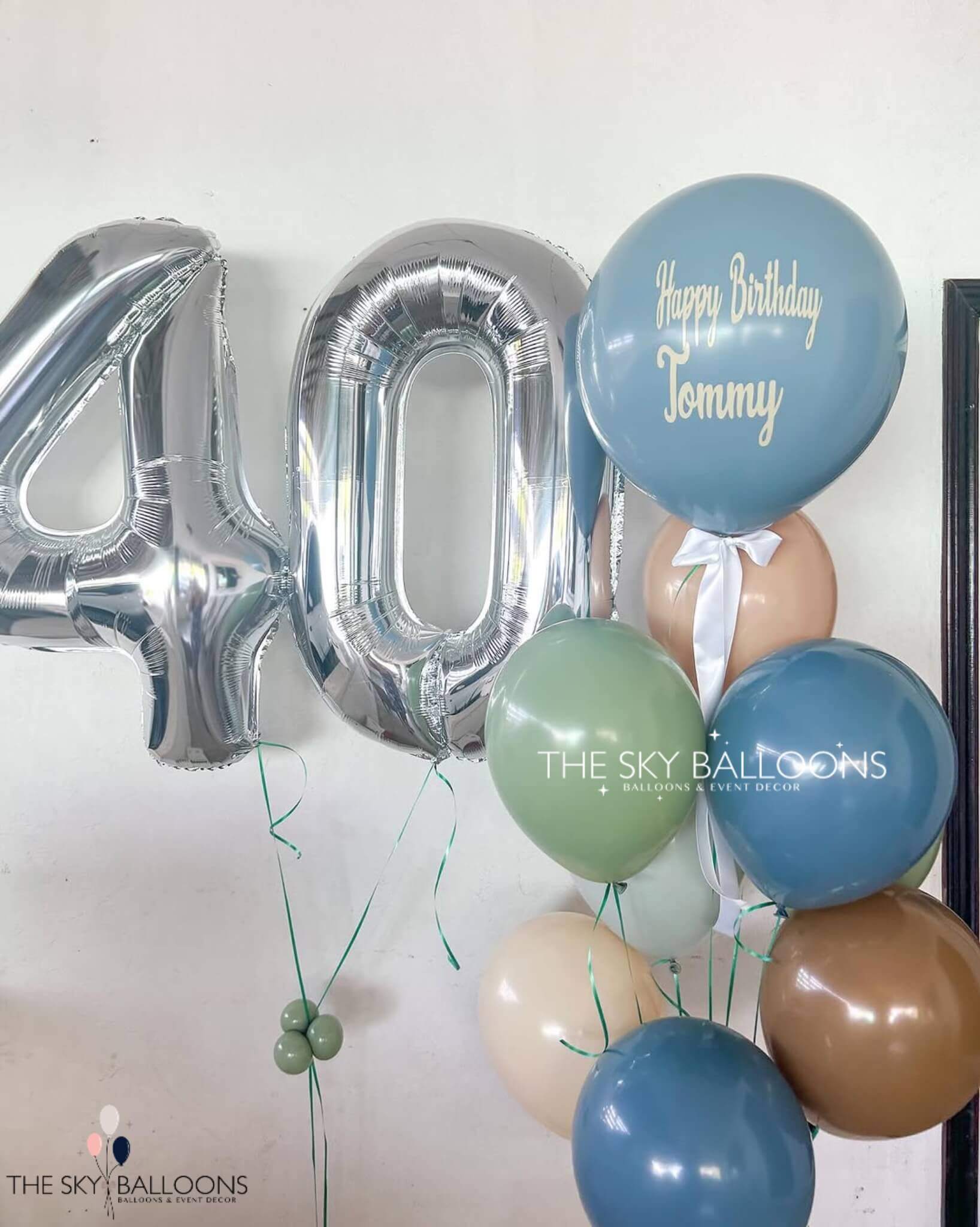  A colorful birthday balloon bouquet featuring the number 40 prominently displayed among various festive balloons.