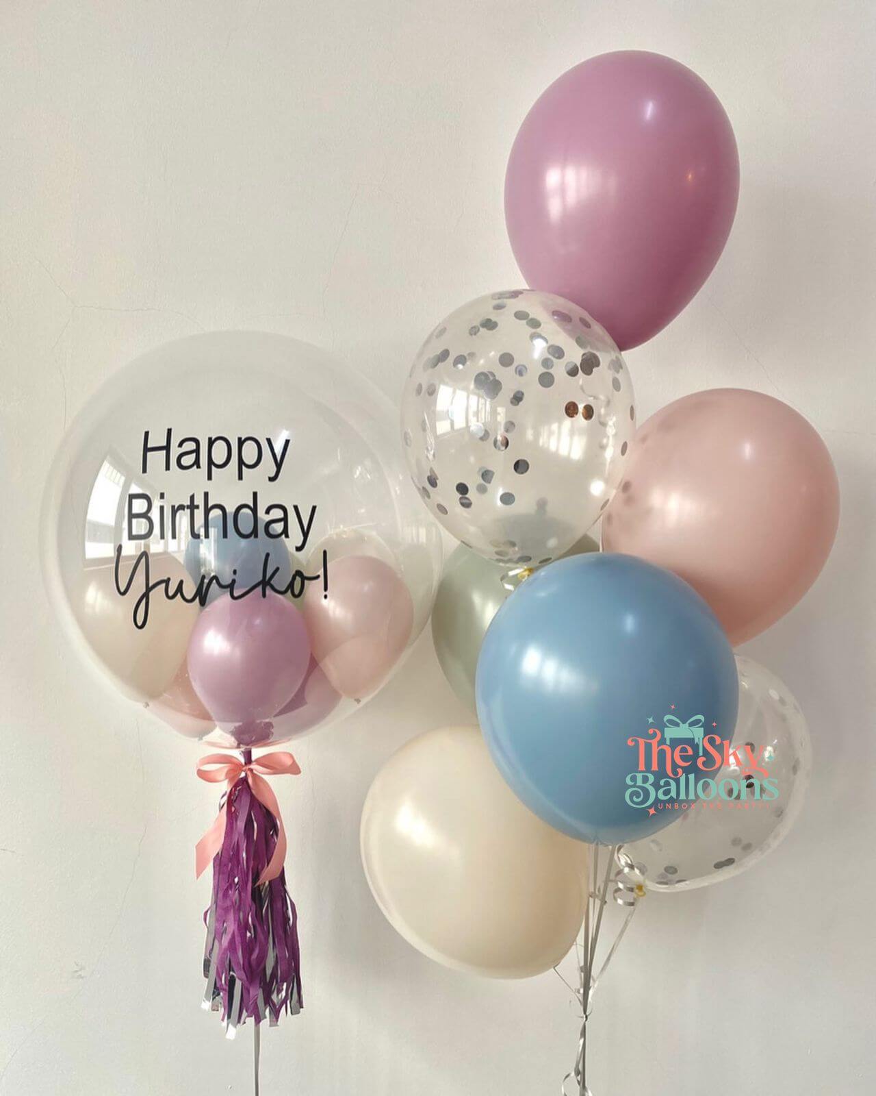 Bouquet of balloons with personalized message and brand name on a light background